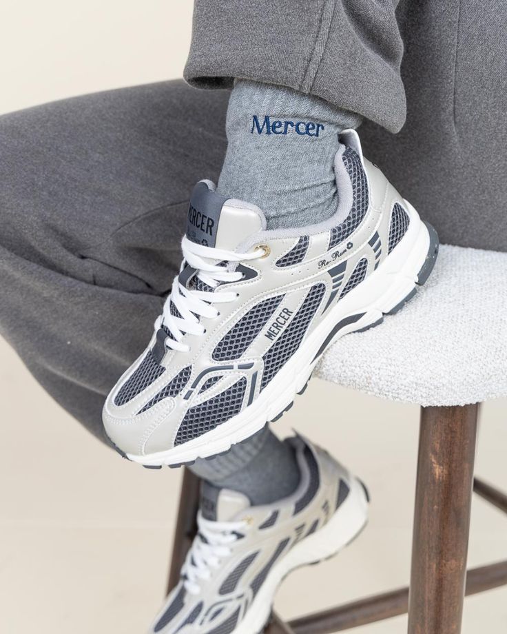 Sneakers et vêtements Mercer Amsterdam chez Lesthete, alliant design contemporain, matériaux durables et savoir-faire européen.