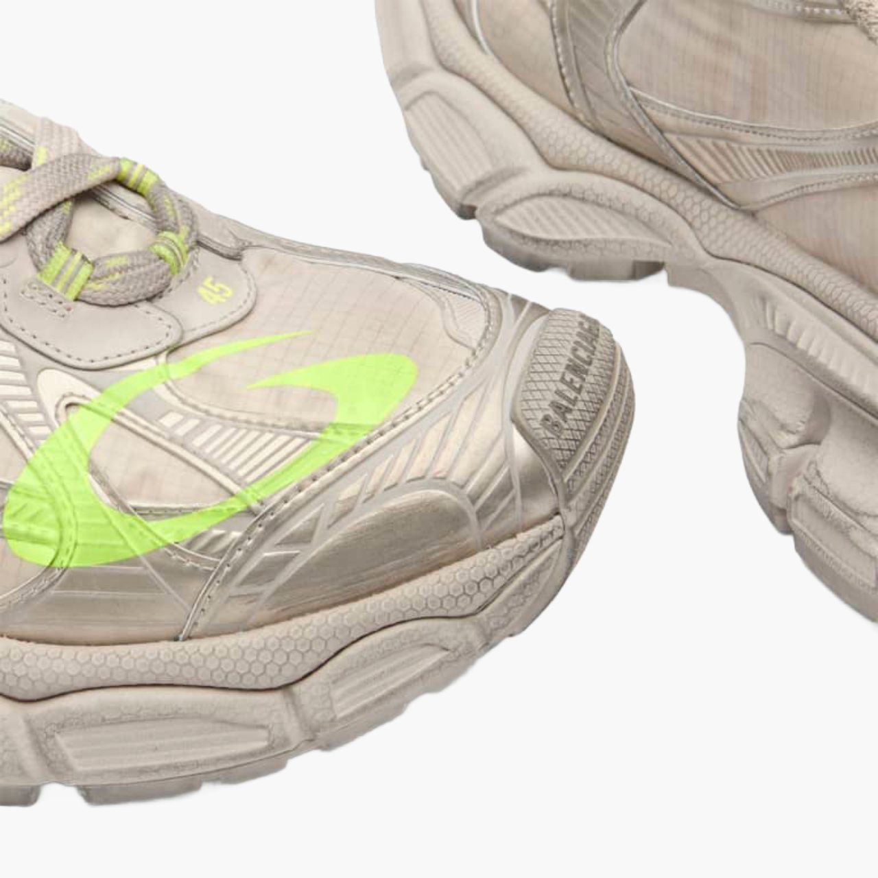 Gros plan sur l’avant des sneakers Balenciaga 3XL Ripstop taupe et jaune, mesh respirant et coutures renforcées, Lesthete Concept Store.