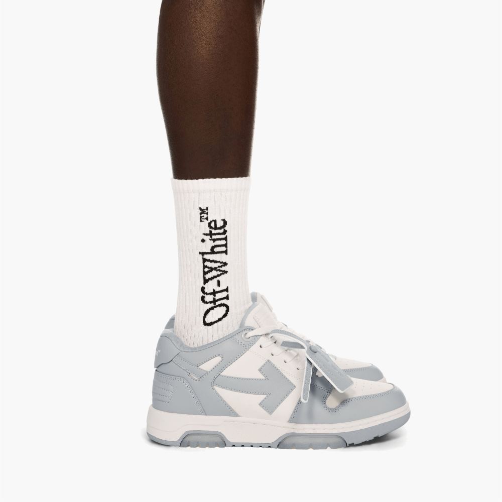 Sneakers “Out Of Office”