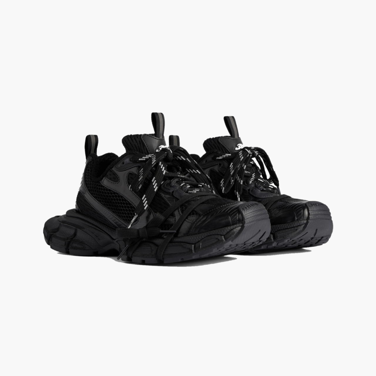 Sneakers Balenciaga 3XL noir oversize, photo de trois-quarts montrant la semelle imposante, Lesthete Concept Store.