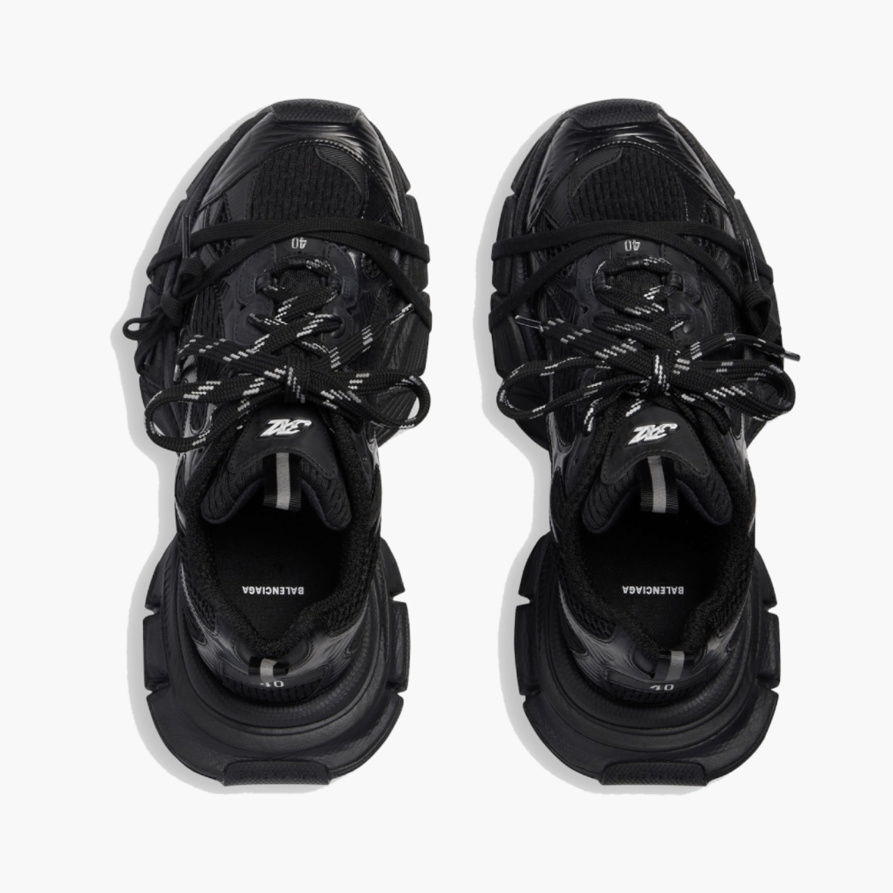 Vue du dessus des Balenciaga 3XL noir, détails de la structure et du laçage, photo produit Lesthete Concept Store.