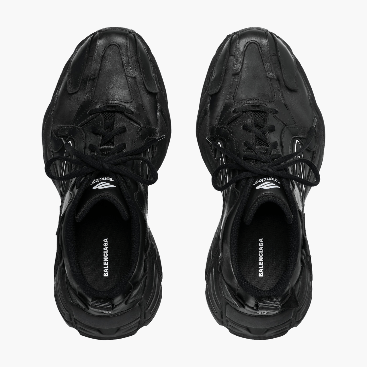 Vue du dessus des sneakers Balenciaga Monday Shoe noir, détails de la semelle et du laçage, photo produit Lesthete Concept Store.