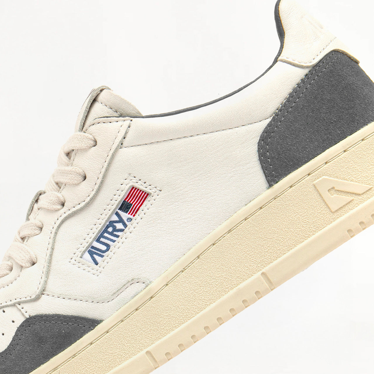 Sneakers Autry Medalist Low en Cuir et Daim Blanc et Gris
