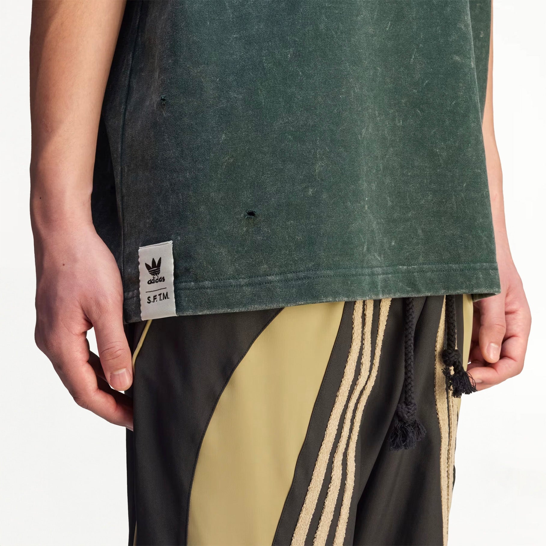 T-shirt Adidas x Song for the Mute SFTM Wash Vert Délavé