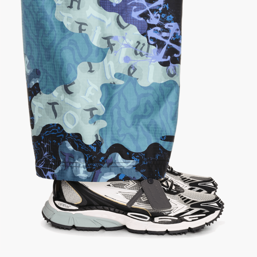 Sneakers “Be Right Back”