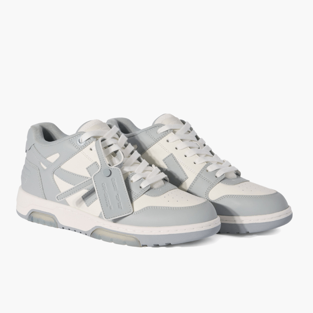 Sneakers “Out Of Office”