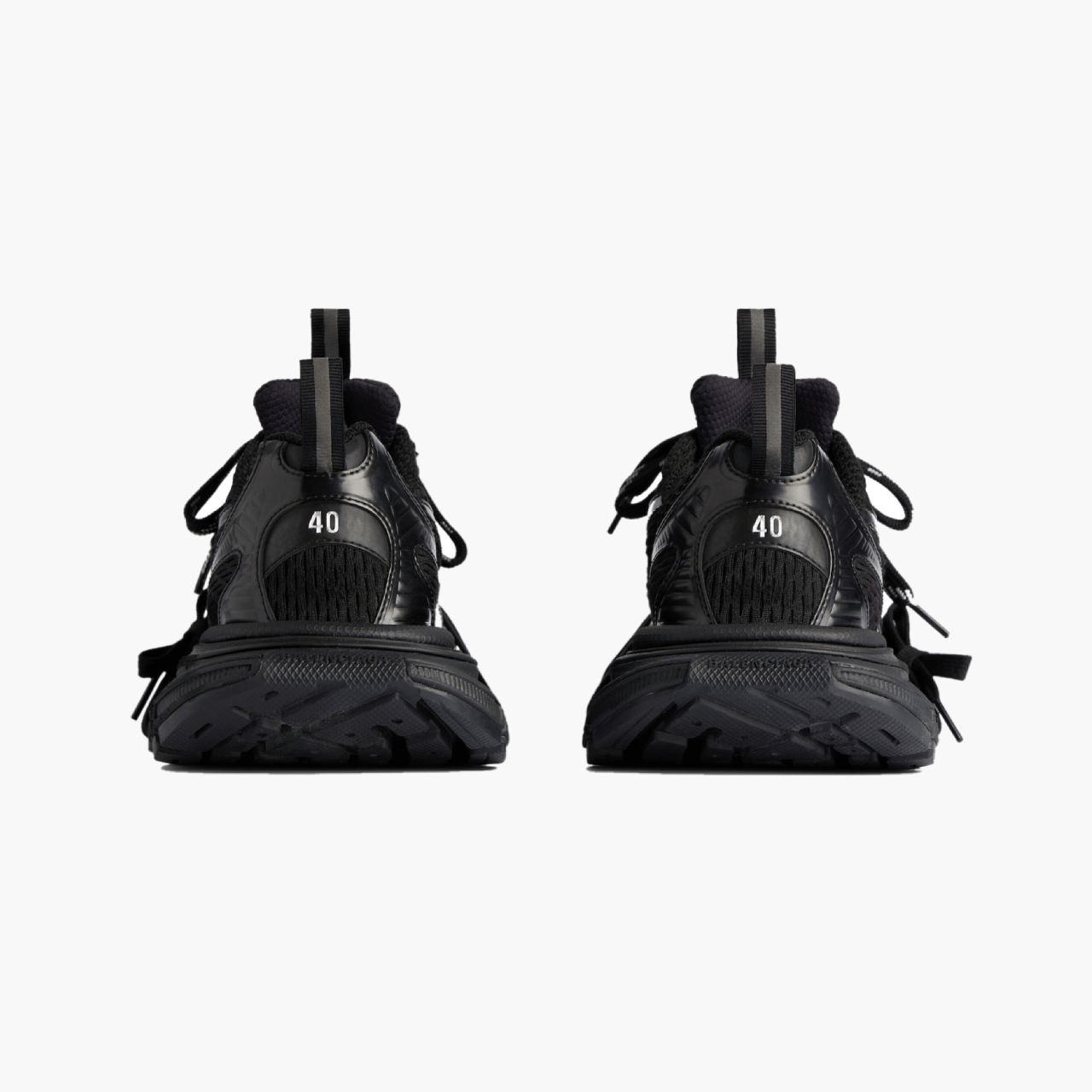 Vue arrière des sneakers Balenciaga 3XL noir, semelle épaisse et logo Balenciaga, photo produit Lesthete Concept Store.