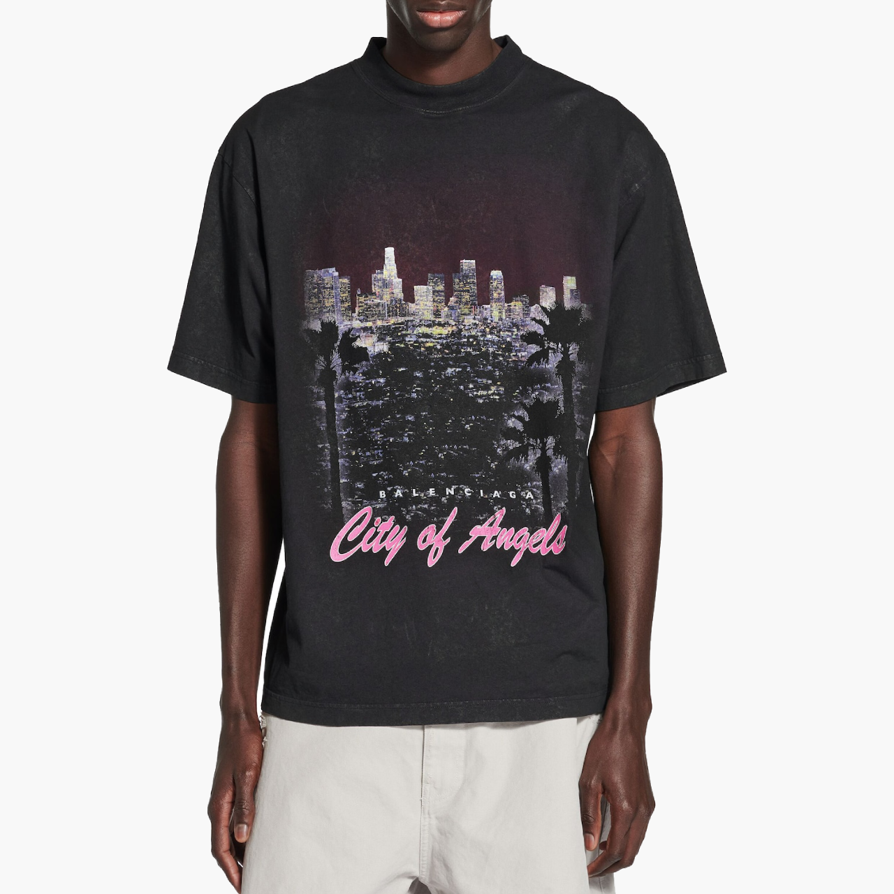 T-shirt Balenciaga City of Angels noir porté, imprimé avant visible, photo produit Balenciaga chez Lesthete Concept Store.