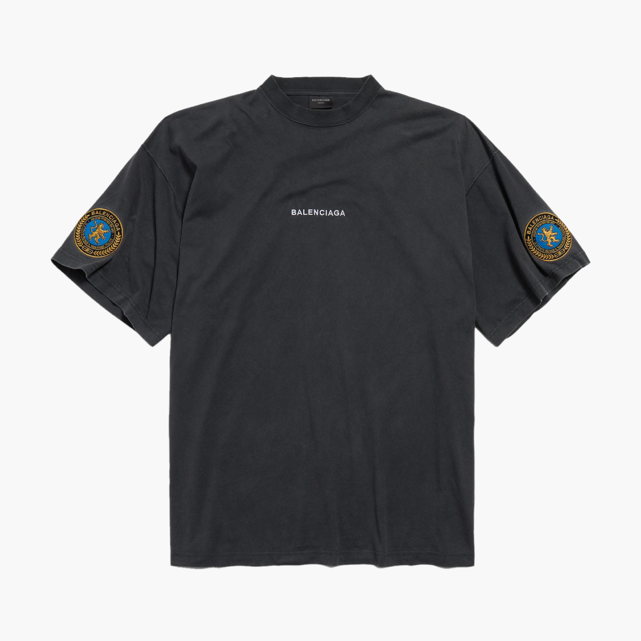 T-shirt Balenciaga Uniforme Merch noir présenté à plat, imprimé avant, photo produit Lesthete Concept Store.