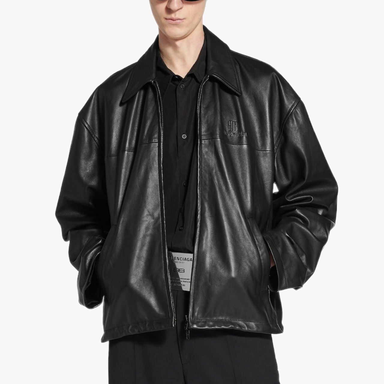 Mannequin portant la veste Balenciaga Nano BB noire, design minimaliste et signature Balenciaga, Lesthete Concept Store.